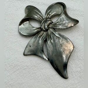 Vintage Seagull Pewter Bow Brooch 1988